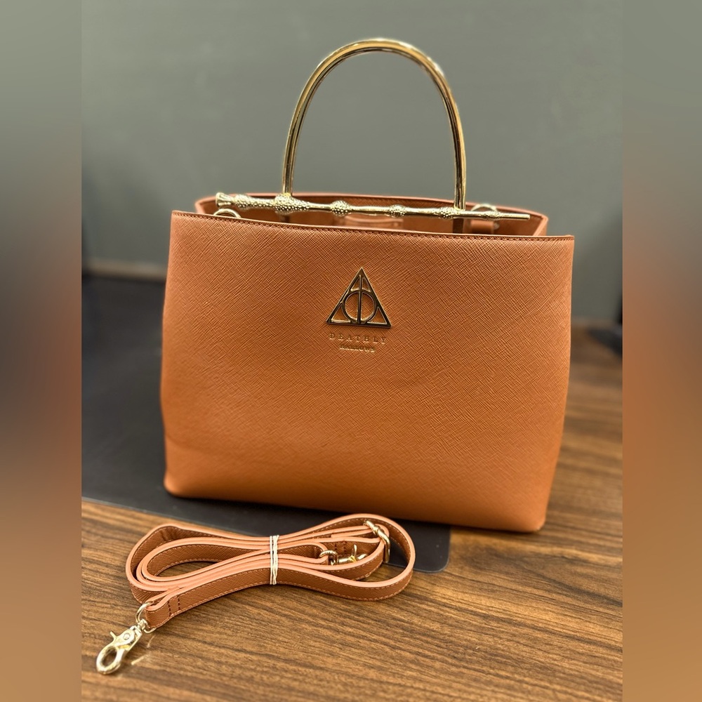 Loungefly
Harry Potter
Deathly Hallows Elder Wand Handbag